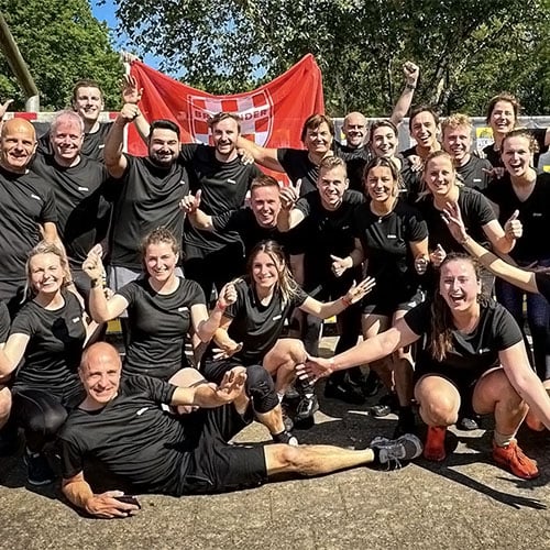 Collega's van Omroep Brabant bij de Obstacle Run